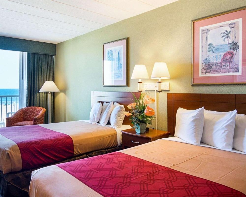 Two double beds - Ocean Front - Private Balcony 